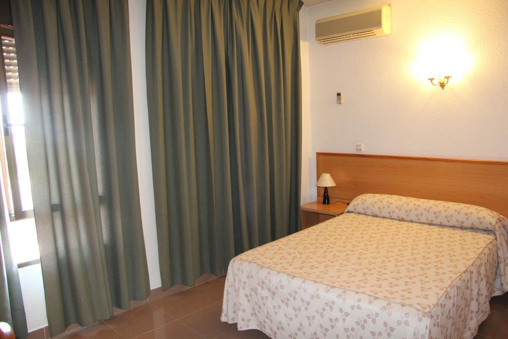 Hostal Cazalegas Kültér fotó