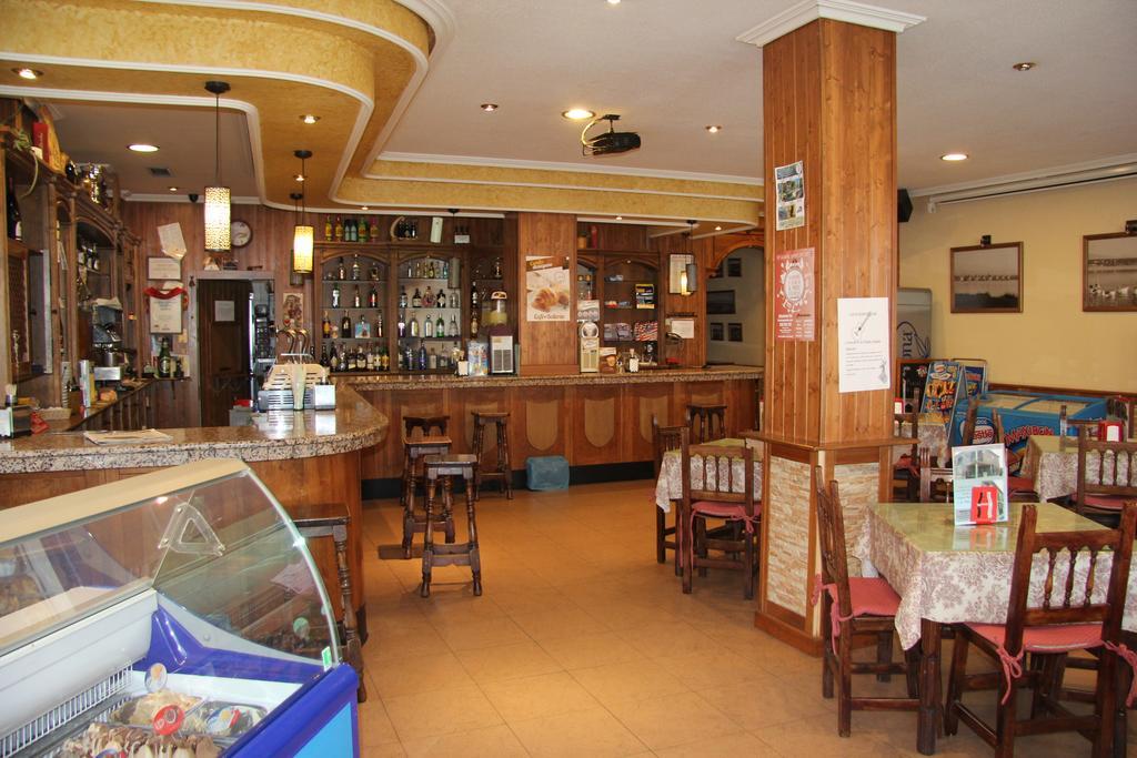 Hostal Cazalegas Kültér fotó